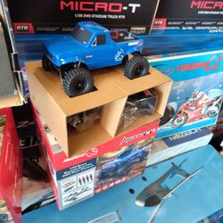 Brand new in a box Redcat Ascent-1/32 Scale 4WD RC Rock Crawler