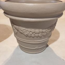 2 matching decorative tan flower pots NEW