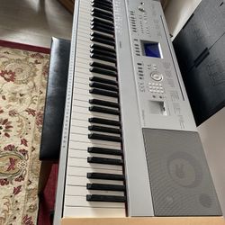 Yamaha DXG Keyboard 