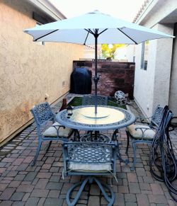 Outdoor Umbrella 7.5 - X Streets Ray and Higley 