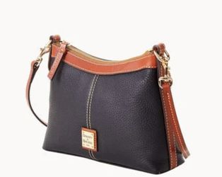 MOTHERS DAY”.      BRAND NEW DOONEY BOURKE POUCH CROSSBODY COLOR BLACK