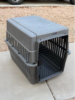 Travel-Aire Medium Grey Hard Shell Animal Dog Carrier (LxWxH): 28” x 21” x 22”