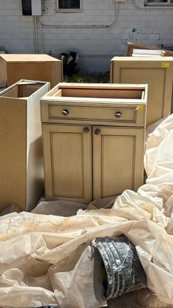 Cabinets uppers and lowers $500 obo