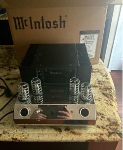McIntosh MA252 Integrated Amplifier
