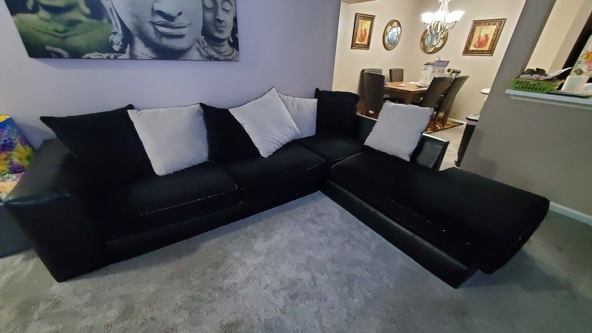 FREE FREE sectional Crouch