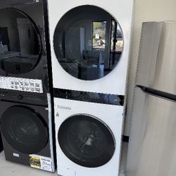 LG WashTower Washer Gas Dryer New with Warranty 