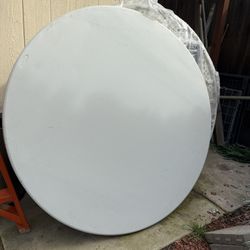 a plastic banquet table for indoor or outdoor evente. 60 Inch