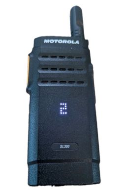 Motorola SL300 Two Way Radio AAH88QCP9JA2AN With Battery Missing Battery Door