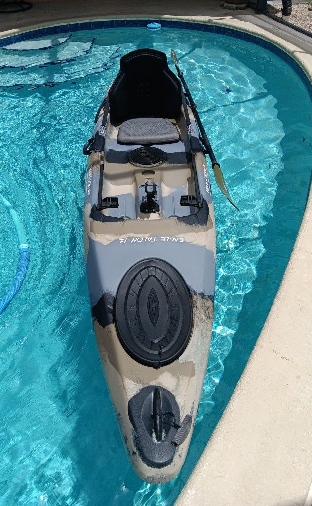 KAYAK FIELD AND STREAM EAGLE TALON 12 WITH PADDLE