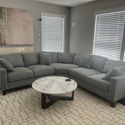 Corner Couch; Excellent Condition..  Brand: Precedent Furniture
