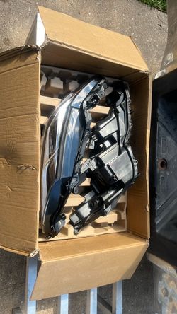 Toyota Camry 18-22 Headlights with harness