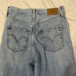Women’s Levi Jeans 