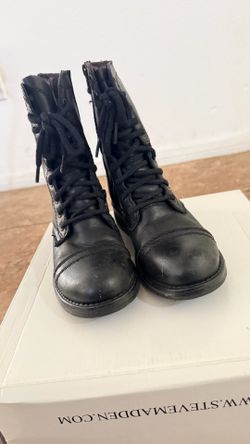 Steve Madden combat boots size 6