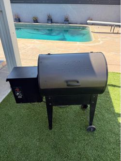 Traeger Junior Elite 20 Pellet Grill with Traeger Cover –