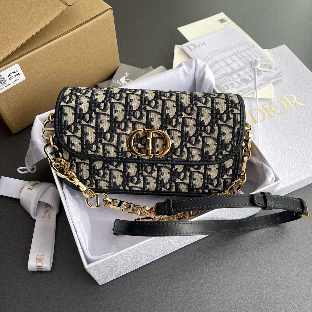Fashionable letter print shoulder bag