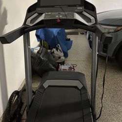 PreForm  I-fit Comparable Treadmill W/22” Monitor! 
