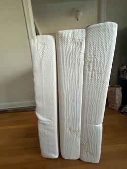 Foldable memory foam mattress