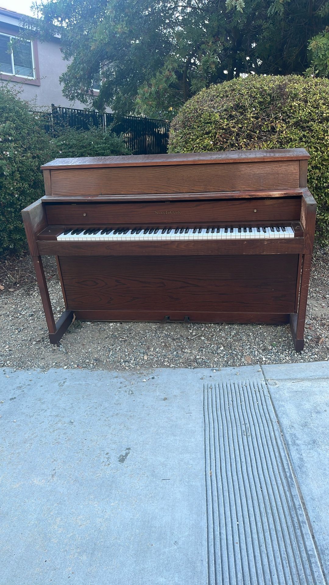 Story And Clark Piano 