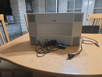 White Bose Acoustic Wave Music System
