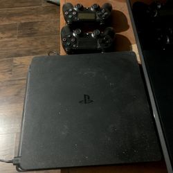 PS4 500gb 2 Controllers 