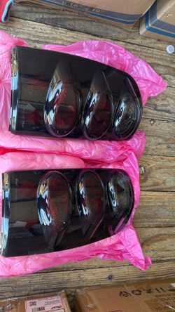 00-06 Chevy Tahoe -suburban tail lights