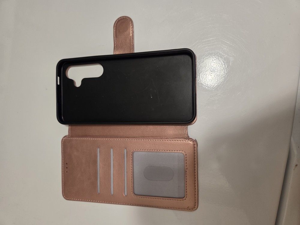 PINK PHONE COVER FOR SAMSUNG AND S24 IN GOOD CONDITION 