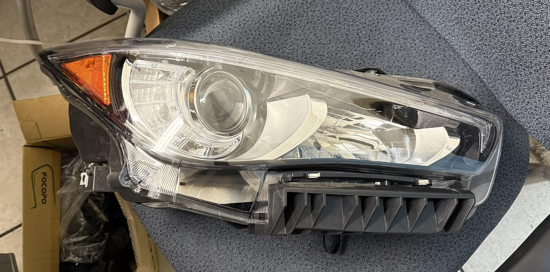 2014-2017 Infiniti Headlight (Right Side)