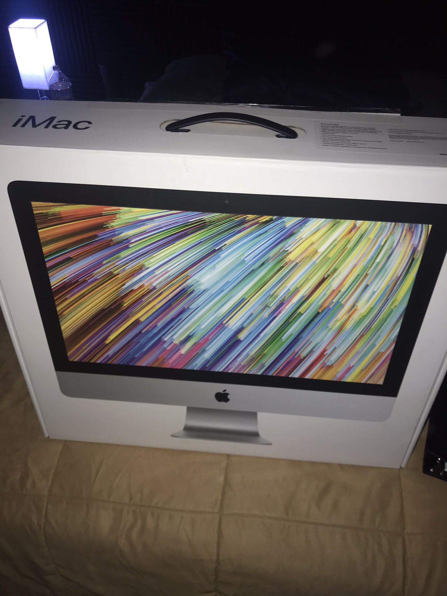 2017 Apple iMac 21.5” i5 Core - 8GB Memory - 256 GB Storage - Silver