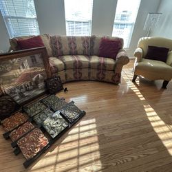 Family Room Furniture with  Matching Wall Decor 