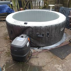 Inflatable Hot Tub/Spa 104° With Jets