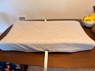 Waterproof changing table with organic cotton fitted sheet