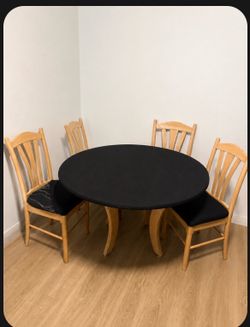 Round table with 4 chairs