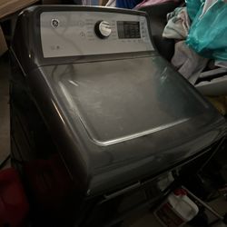 2 Working Dryers and 2 Fixable Washers
