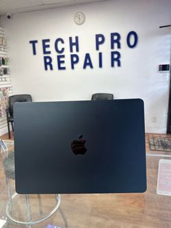 Macbook Air 2026 13”, M5, 512gb SSD, 16gb RAM. Warranty!