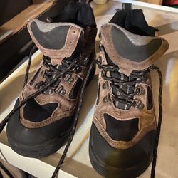 Boys Size 2 Boots. Hiking Boots