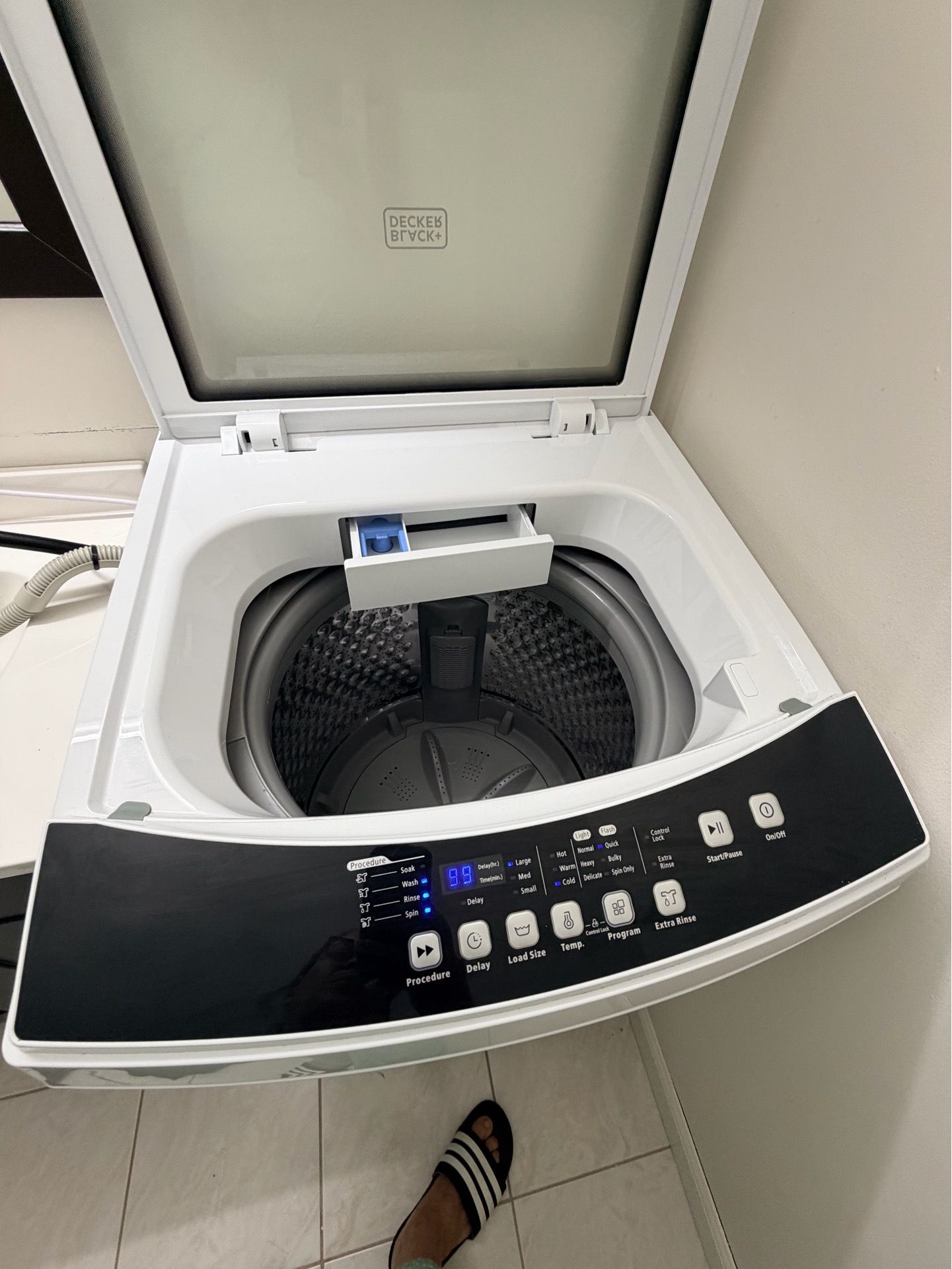 BLACK+DECKER 3.0 cu ft Portable Top Load Washer white