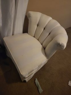 1 Couch 2 matching chairs
