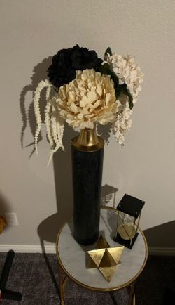 Decorative vase with flowers