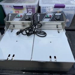 Commercial Countertop Electric Fryer . New 
