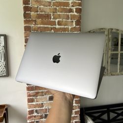 Apple MacBook Pro with Apple M1 Chip (13-inch, 8GB RAM, 256GB SSD Storage) - Space Gray
