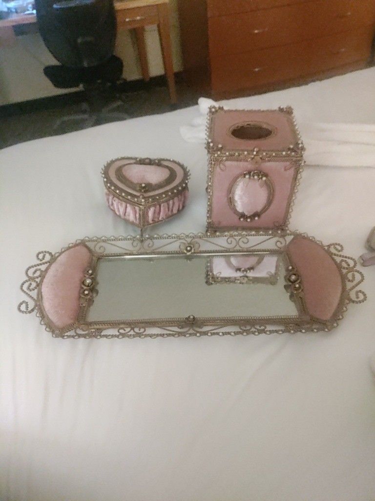 Vintage Pink Gold Filigree 3 PC Vanity Set Great Price