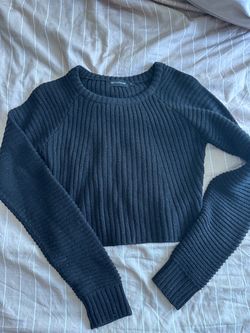 Black cropped sweater