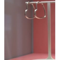 Pandora Pendientes de aro asimétricos con forma de corazón Plata de ley