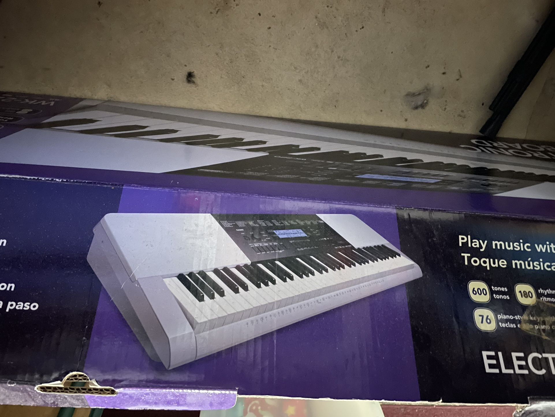 Casio WK 220 Electronic Keyboard