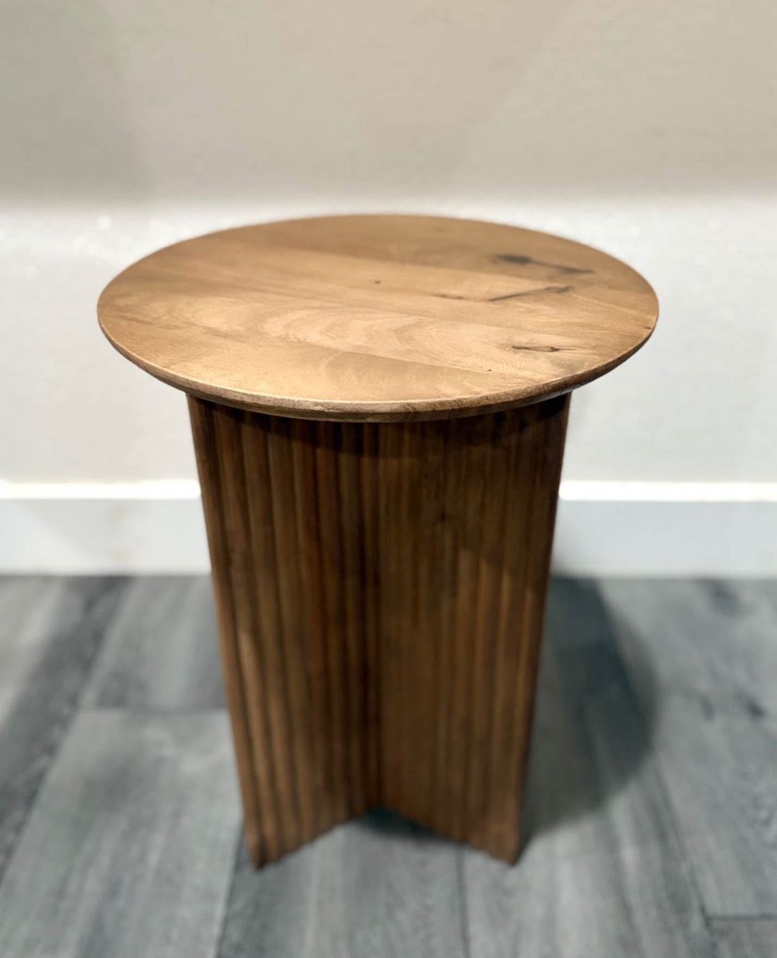 NEW Modern Style Solid Wood End Table