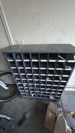 Bolt bin with standard bolts