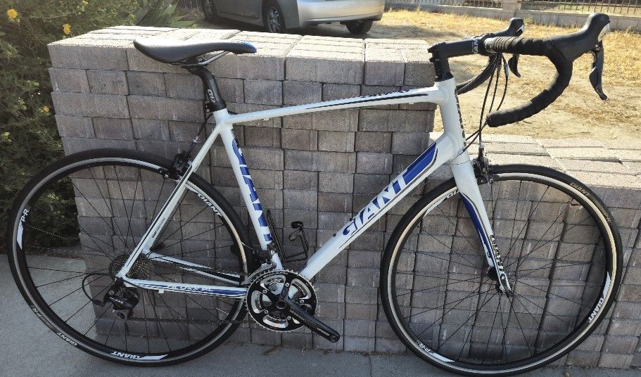 GIANT DEFY SL  - Groupset Shimano 105