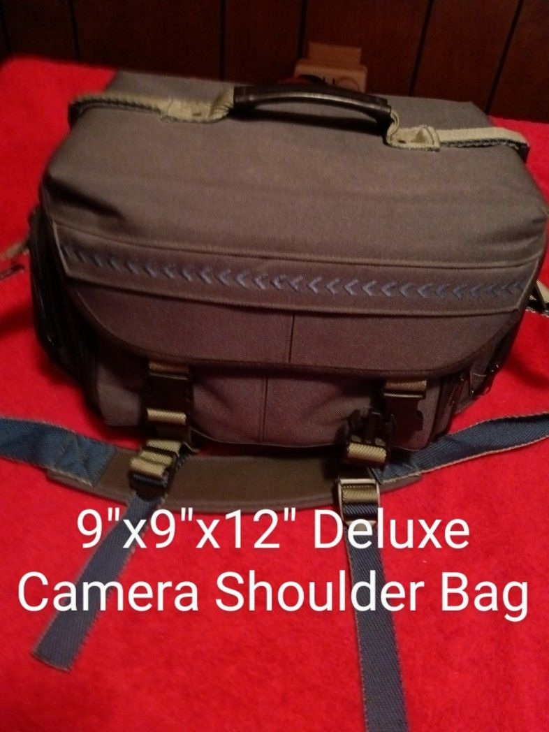 #414... Camera Shoulder Bag