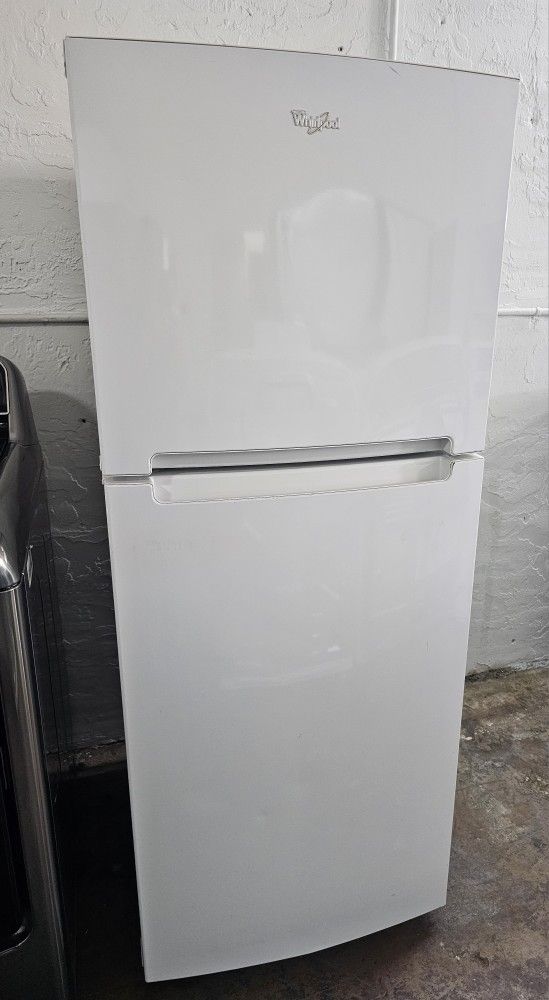 WHIRLPOOL REFRIGERATOR.  24"