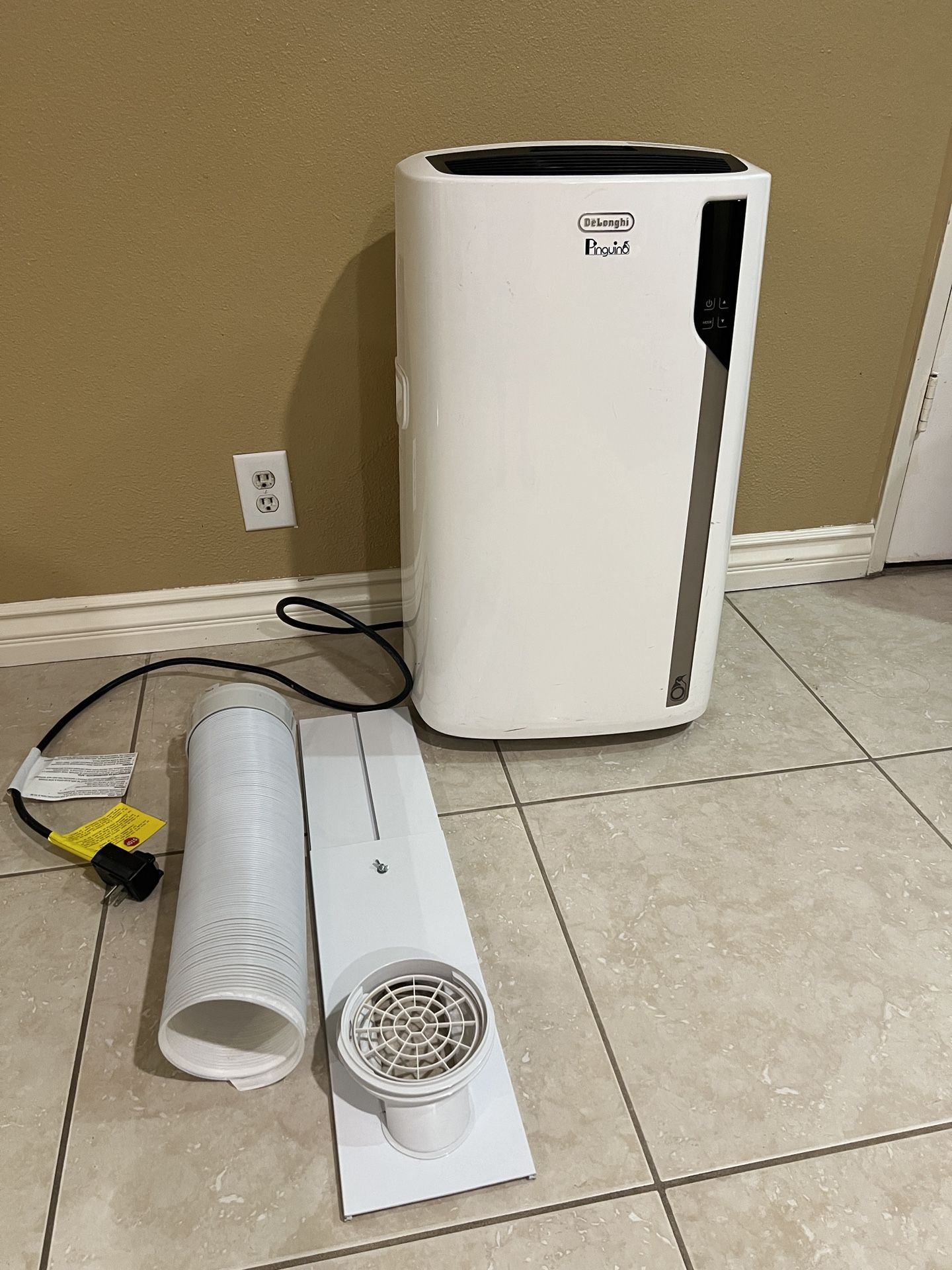 DeLonghi Portable AC Unit – 12,000 BTU (With Hose + Window Kit)